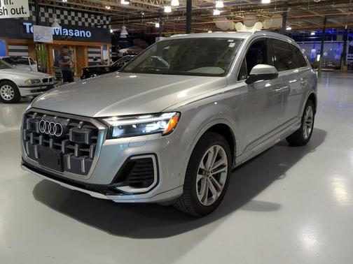 Satellite Silver Metallic 2025 Audi Q7 55 Premium Plus