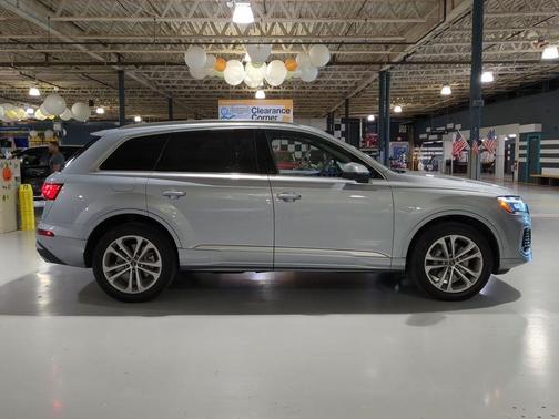 Satellite Silver Metallic 2025 Audi Q7 55 Premium Plus