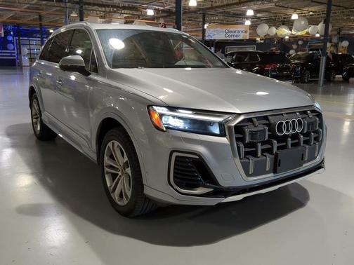 Satellite Silver Metallic 2025 Audi Q7 55 Premium Plus