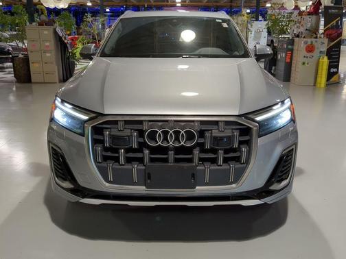 Satellite Silver Metallic 2025 Audi Q7 55 Premium Plus