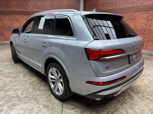 Satellite Silver Metallic 2025 Audi Q7 55 Premium Plus
