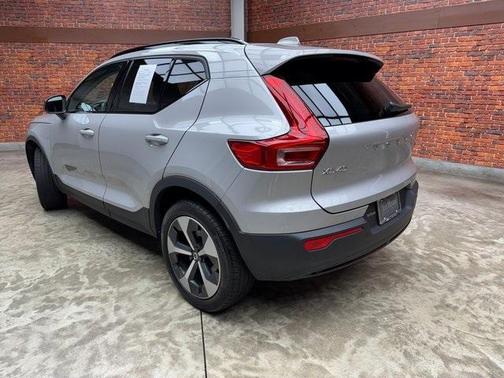 2023 Volvo XC40 B5 Plus Dark Theme