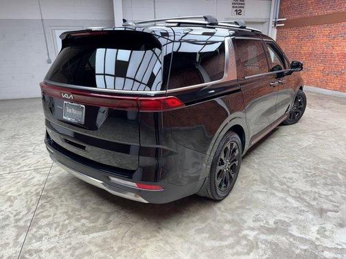 2024 Kia Carnival SX