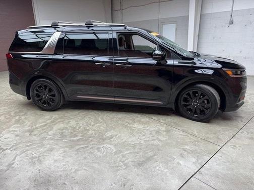 2024 Kia Carnival SX