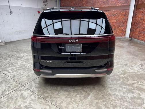 2024 Kia Carnival SX