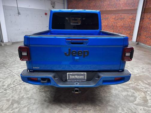 Hydro Blue Pearlcoat 2023 Jeep Gladiator Overland