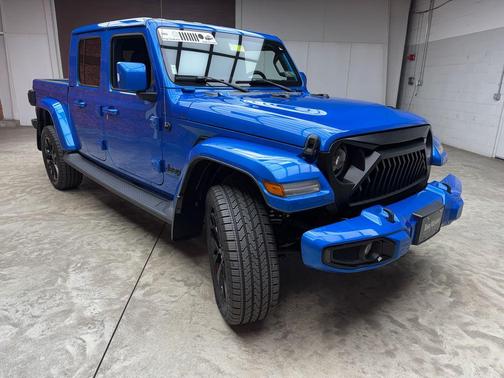 Hydro Blue Pearlcoat 2023 Jeep Gladiator Overland