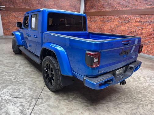 Hydro Blue Pearlcoat 2023 Jeep Gladiator Overland