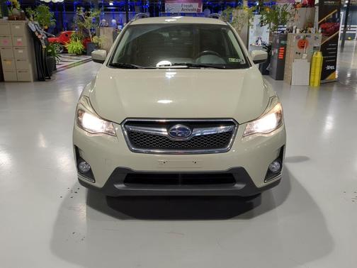 Desert Khaki 2017 Subaru Crosstrek 2.0i Premium