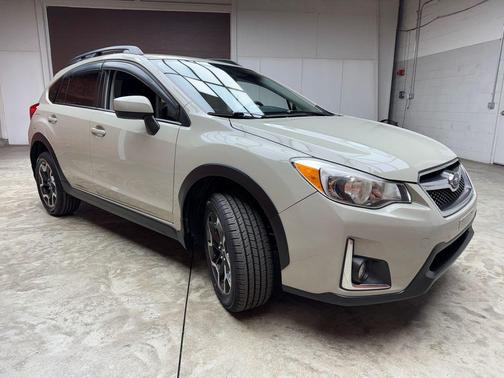 Desert Khaki 2017 Subaru Crosstrek 2.0i Premium