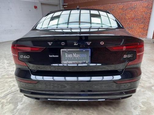 2024 Volvo S60 B5 Core Dark Theme