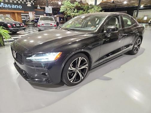 2024 Volvo S60 B5 Core Dark Theme