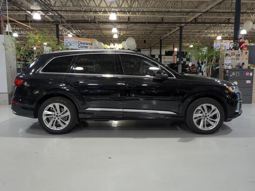 2023 Audi Q7 55 Premium Plus