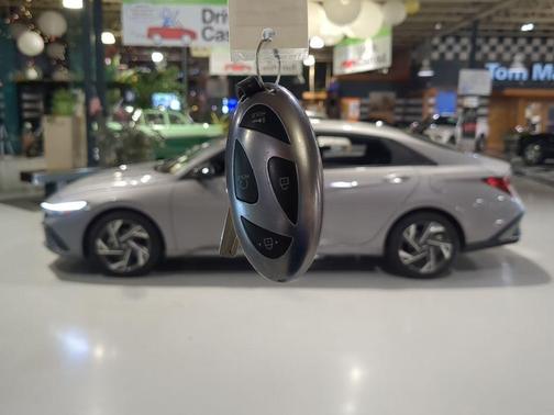 Metal 2025 Hyundai ELANTRA SEL Sport