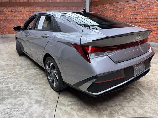 Metal 2025 Hyundai ELANTRA SEL Sport