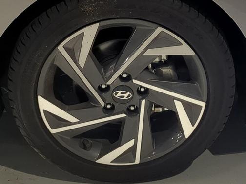 Metal 2025 Hyundai ELANTRA SEL Sport