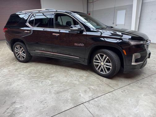 Black Metallic 2023 Chevrolet Traverse High Country