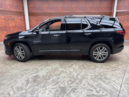 Black Metallic 2023 Chevrolet Traverse High Country