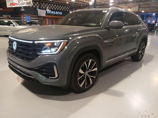 Pure Gray 2024 Volkswagen Atlas Cross Sport 2.0T SEL Premium R-Line