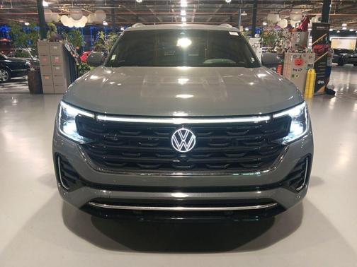 Pure Gray 2024 Volkswagen Atlas Cross Sport 2.0T SEL Premium R-Line