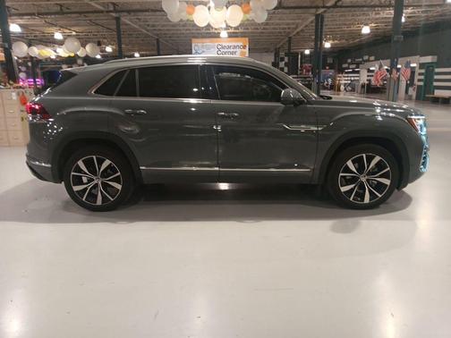Pure Gray 2024 Volkswagen Atlas Cross Sport 2.0T SEL Premium R-Line