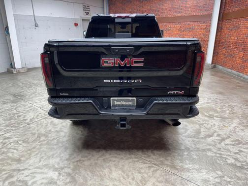 Onyx Black 2024 GMC Sierra 2500 AT4
