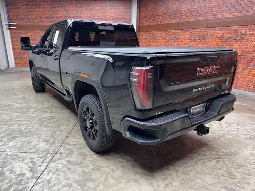 Onyx Black 2024 GMC Sierra 2500 AT4