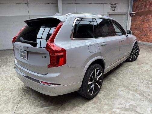 2024 Volvo XC90 B6 Ultimate Bright Theme 6-Seater