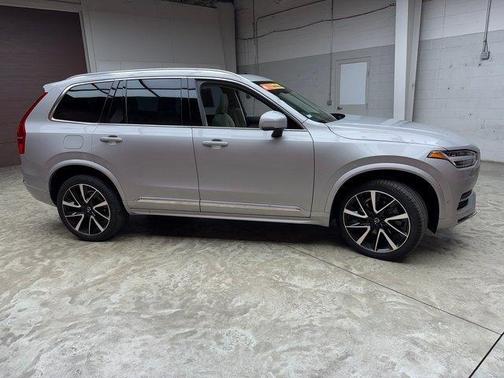 2024 Volvo XC90 B6 Ultimate Bright Theme 6-Seater