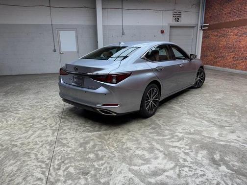 2022 Lexus ES 350 Base