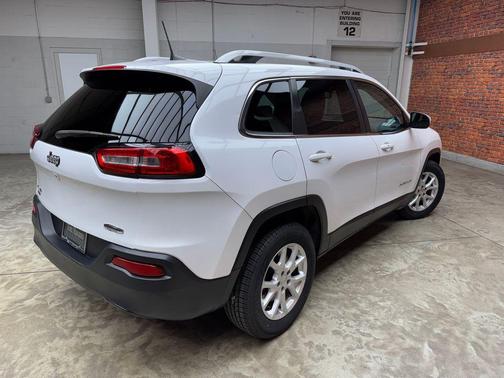 Bright White Clearcoat 2018 Jeep Cherokee Latitude Plus