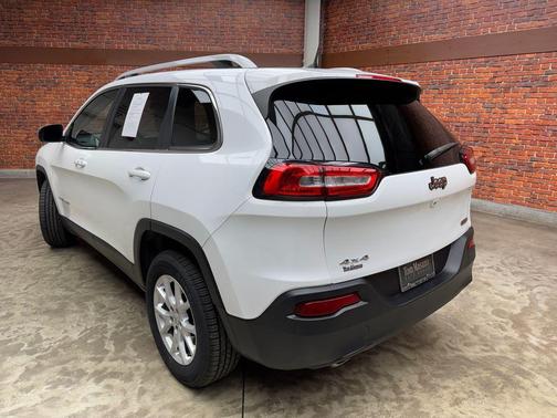 Bright White Clearcoat 2018 Jeep Cherokee Latitude Plus