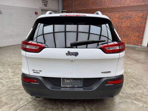 Bright White Clearcoat 2018 Jeep Cherokee Latitude Plus