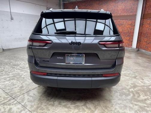 2022 Jeep Grand Cherokee L Laredo