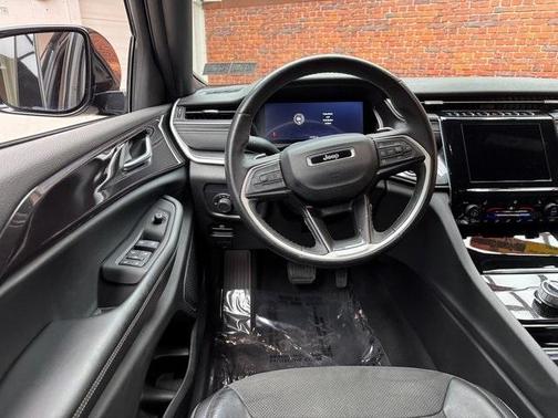 2022 Jeep Grand Cherokee L Laredo