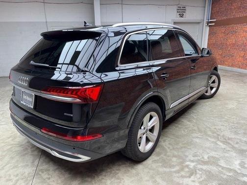 2024 Audi Q7 45 Premium Plus