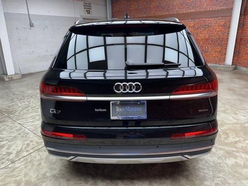 2024 Audi Q7 45 Premium Plus