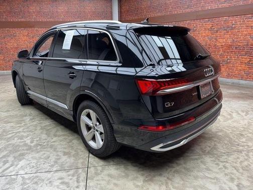 2024 Audi Q7 45 Premium Plus