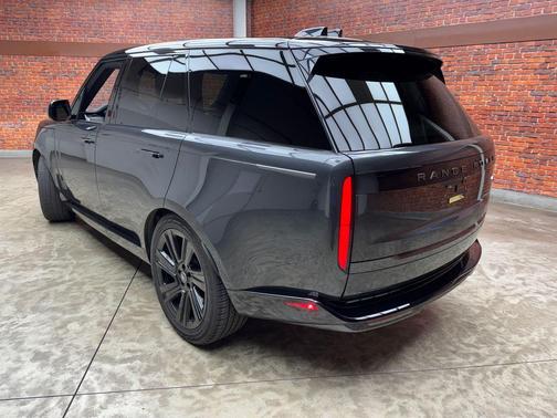 Carpathian Grey 2023 Land Rover Range Rover P400 SE
