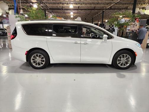 2021 Chrysler Pacifica Touring-L