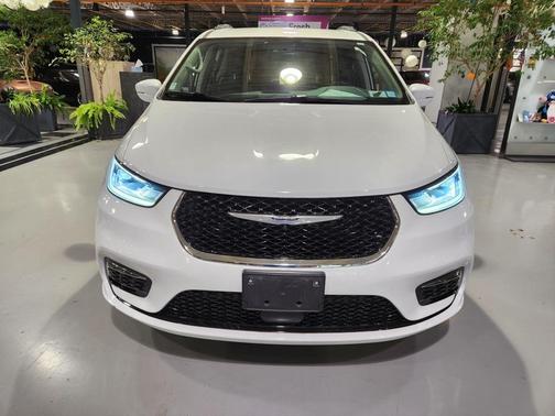 2021 Chrysler Pacifica Touring-L