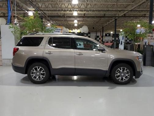 2022 GMC Acadia SLT