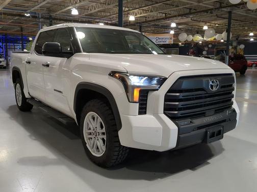 Ice 2023 Toyota Tundra SR5