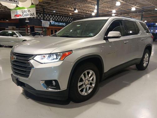 Silver Ice Metallic 2020 Chevrolet Traverse LT Cloth
