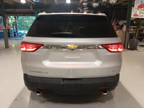 Silver Ice Metallic 2020 Chevrolet Traverse LT Cloth