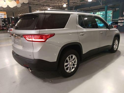 Silver Ice Metallic 2020 Chevrolet Traverse LT Cloth