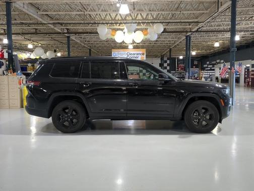 2022 Jeep Grand Cherokee L Laredo