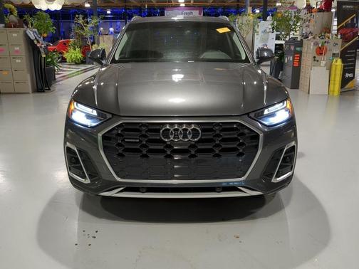 Daytona Gray Pearl Effect 2023 Audi Q5 45 S line quattro Premium