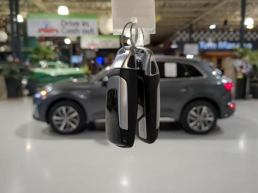 Daytona Gray Pearl Effect 2023 Audi Q5 45 S line quattro Premium