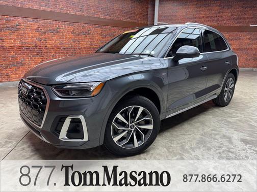 Daytona Gray Pearl Effect 2023 Audi Q5 45 S line quattro Premium